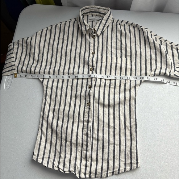 Women’s XS Urban Outfitters button down shirt - Picture 3 of 8